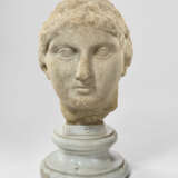 A GREEK MARBLE PORTRAIT HEAD OF ARSINO&#203; II - photo 1