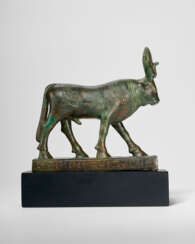 AN EGYPTIAN ELECTRUM-INLAID BRONZE APIS BULL