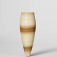 AN EGYPTIAN BANDED ALABASTER PIRIFORM JAR - Jetzt bei der Auktion