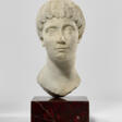 A ROMAN MARBLE PORTRAIT BUST OF A WOMAN - Maintenant aux enchères