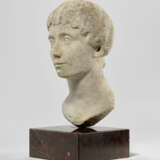 A ROMAN MARBLE PORTRAIT BUST OF A WOMAN - Foto 2