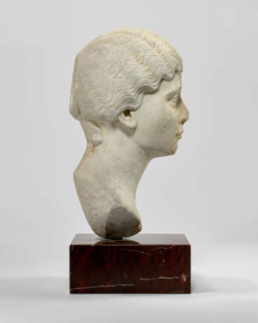 A ROMAN MARBLE PORTRAIT BUST OF A WOMAN - Foto 5