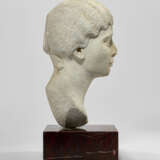 A ROMAN MARBLE PORTRAIT BUST OF A WOMAN - Foto 5