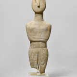 A CYCLADIC MARBLE FEMALE FIGURE - photo 1