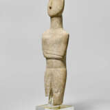 A CYCLADIC MARBLE FEMALE FIGURE - фото 2