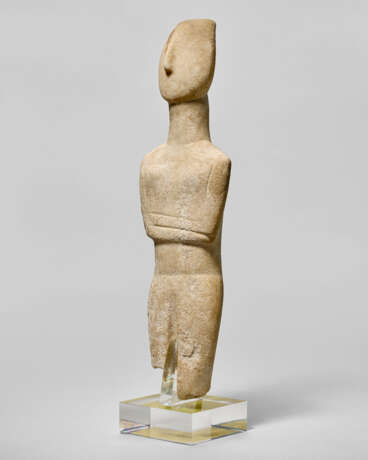 A CYCLADIC MARBLE FEMALE FIGURE - фото 2