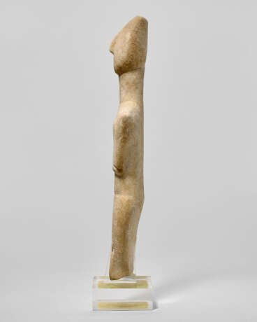 A CYCLADIC MARBLE FEMALE FIGURE - фото 3