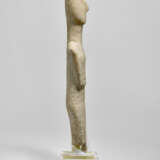 A CYCLADIC MARBLE FEMALE FIGURE - фото 4