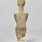 A CYCLADIC MARBLE FEMALE FIGURE - фото 5