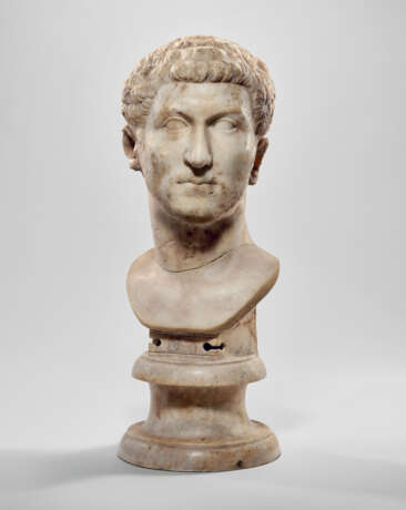 A ROMAN MARBLE PORTRAIT HEAD OF A MAN - photo 1