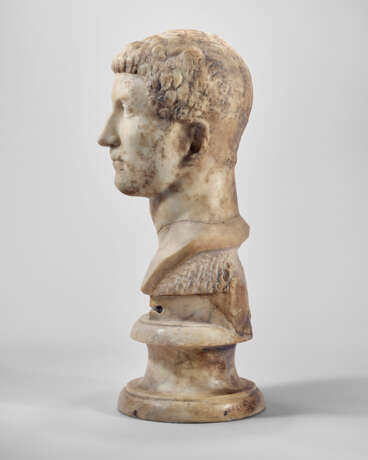 A ROMAN MARBLE PORTRAIT HEAD OF A MAN - photo 3