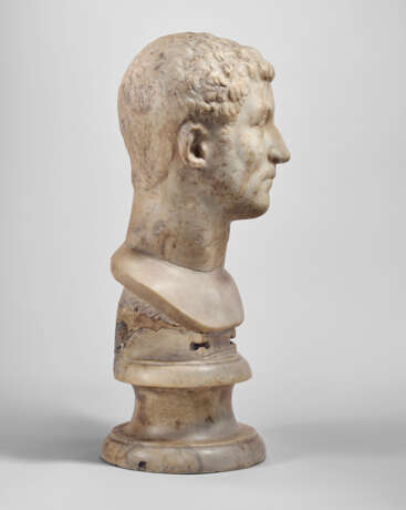 A ROMAN MARBLE PORTRAIT HEAD OF A MAN - photo 4