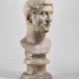 A ROMAN MARBLE PORTRAIT HEAD OF A MAN - photo 5