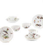 Usine de porcelaine Meissen. Vier Tassen & Untertassen mit Vogel- und Insektendekor