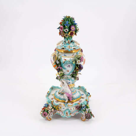 THREE PIECE PORCELAIN POT POURRI VASE WITH APPLIED BLOSSOMS AND PUTTI DECOR - photo 2