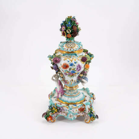 THREE PIECE PORCELAIN POT POURRI VASE WITH APPLIED BLOSSOMS AND PUTTI DECOR - photo 3