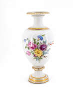 KPM - Manufacture royale de porcelaine de Berlin. Große Vase mit Blumenstrauß