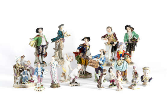 Gruppe von 17 Porzellanfiguren - photo 1