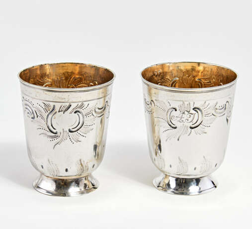 Pair of bell beakers with gilt interior - photo 9