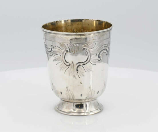 Pair of bell beakers with gilt interior - photo 11