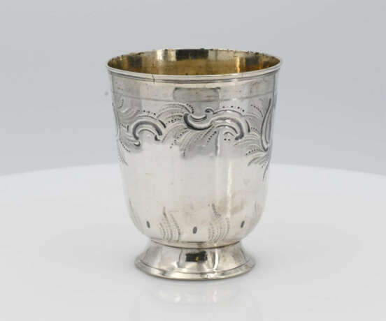 Pair of bell beakers with gilt interior - photo 12