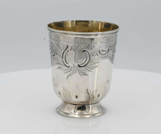 Pair of bell beakers with gilt interior - photo 13