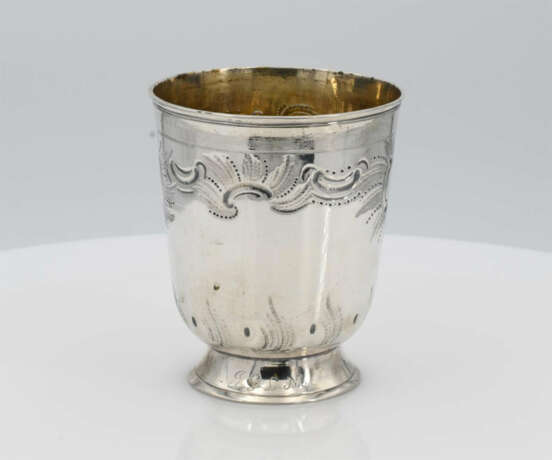 Pair of bell beakers with gilt interior - photo 14