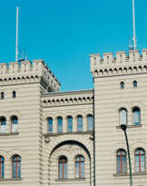 Annette Kelm. Finanzamt Kreuzberg, Mehringdamm 22