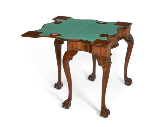 A CHIPPENDALE CARVED MAHOGANY SERPENTINE-FRONT CARD TABLE - photo 10