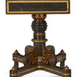 A CLASSICAL GILT-STENCILED AND SIMULATED ROSEWOOD CARD TABLE - Foto 3