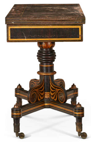 A CLASSICAL GILT-STENCILED AND SIMULATED ROSEWOOD CARD TABLE - Foto 3