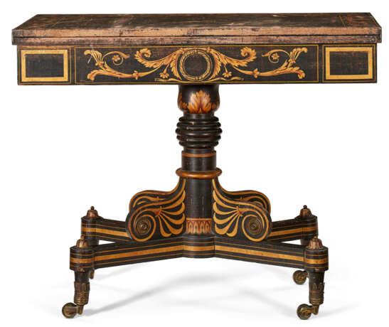 A CLASSICAL GILT-STENCILED AND SIMULATED ROSEWOOD CARD TABLE - Foto 4