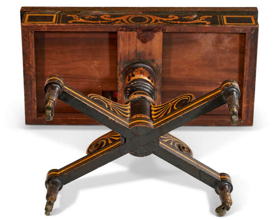 A CLASSICAL GILT-STENCILED AND SIMULATED ROSEWOOD CARD TABLE - Foto 11