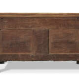 A CARVED AND JOINED OAK CHEST - Foto 7