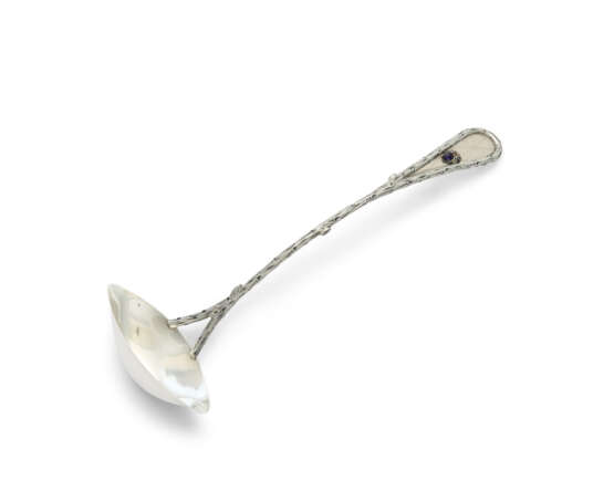 A RARE AMERICAN GEM-MOUNTED SILVER PUNCH LADLE - фото 1