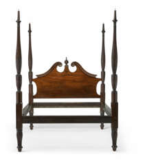 A FEDERAL CARVED MAHOGANY BEDSTEAD