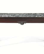 Mahagoni. THE CHEW FAMILY CHIPPENDALE CARVED MAHOGANY SLAB TABLE