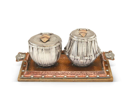 AN AMERICAN SILVER AND COPPER INKSTAND - Foto 1