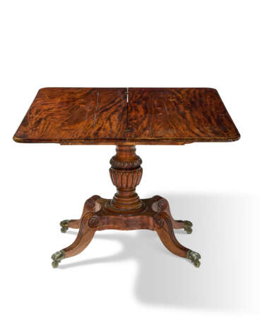 A CLASSICAL MAHOGANY CARD TABLE - photo 10