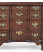 Truhen (Interieur & Design, Möbel, Behältnismöbel). A CHIPPENDALE MAHOGANY BLOCK-FRONT CHEST-OF-DRAWERS