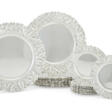 A SET OF ELEVEN AMERICAN SILVER PLACE PLATES AND TWELVE MATCHING BREAD PLATES - Jetzt bei der Auktion