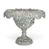 AN AMERICAN SILVER CENTERPIECE VASE - фото 1