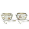 A PAIR OF AMERICAN SILVER AND MIXED METAL SALT CELLARS AND MATCHING SALT SPOONS - Auction prices