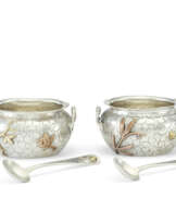 A PAIR OF AMERICAN SILVER AND MIXED METAL SALT CELLARS AND MATCHING SALT SPOONS