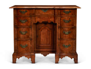 A QUEEN ANNE MAHOGANY BLOCK-FRONT KNEEHOLE BUREAU TABLE