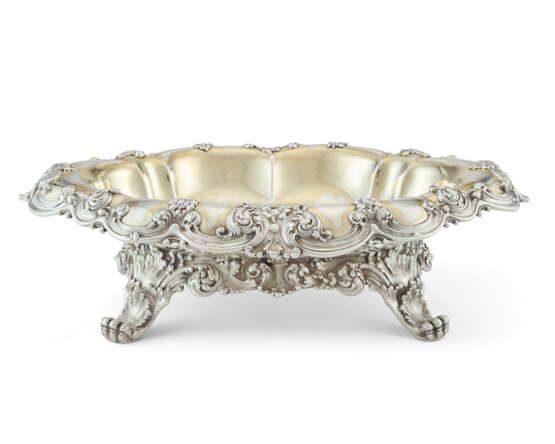 AN AMERICAN SILVER CENTERPIECE BOWL - фото 1