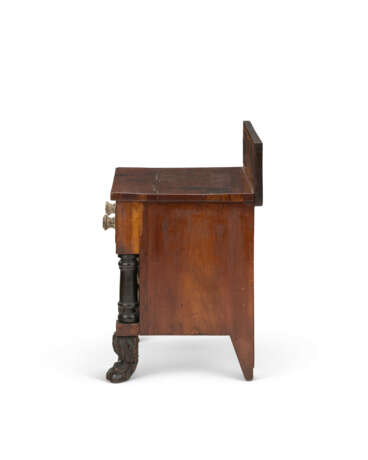 A CLASSICAL VENEERED AND INLAID MAHOGANY DIMINUTIVE CHEST-OF-DRAWERS - фото 3