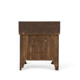 A CLASSICAL VENEERED AND INLAID MAHOGANY DIMINUTIVE CHEST-OF-DRAWERS - фото 4