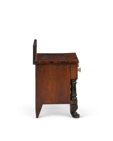 A CLASSICAL VENEERED AND INLAID MAHOGANY DIMINUTIVE CHEST-OF-DRAWERS - фото 5