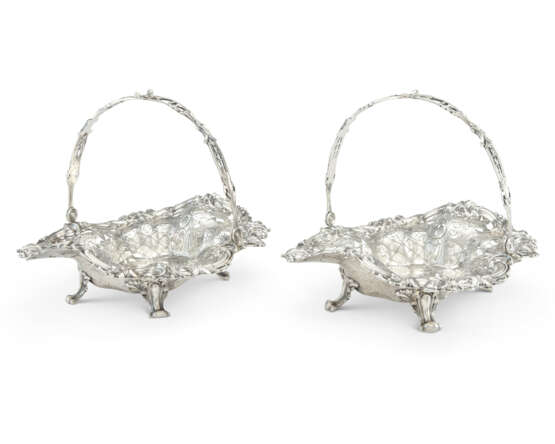 TWO MATCHING AMERICAN SILVER BASKETS - Foto 1